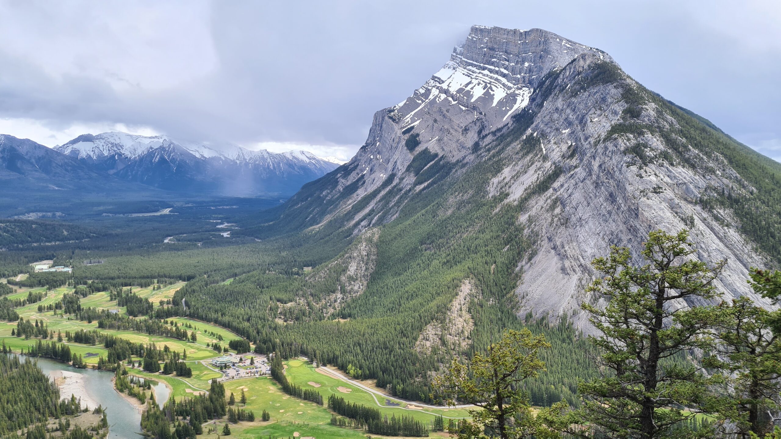 Most popular Hike near Banff Town: Tunnel Mountain